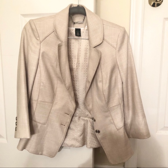 Stunning Beige Three-Quarter Sleeve Blazer - Picture 2 of 6